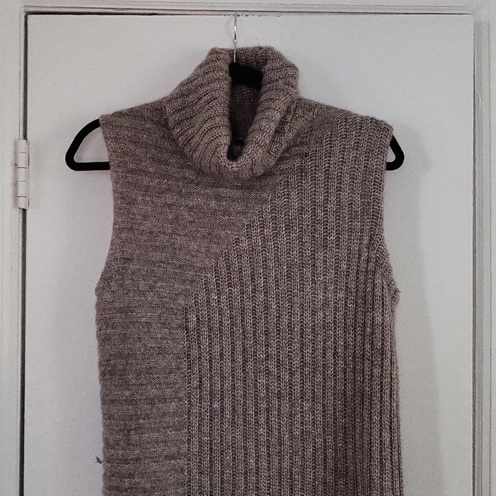 *SOLD* Theory Soft Wool Sweater Vest - Picture 3 of 5